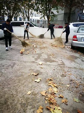 濮陽(yáng)市自來水公司持續(xù)開展“城市清潔日”活動(dòng)1